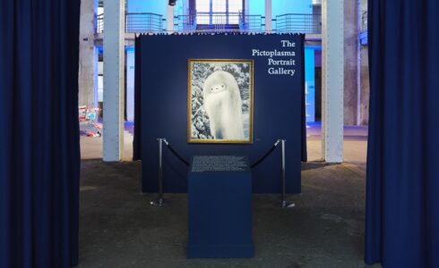 portrait-gallery-title portrait-gallery-title
